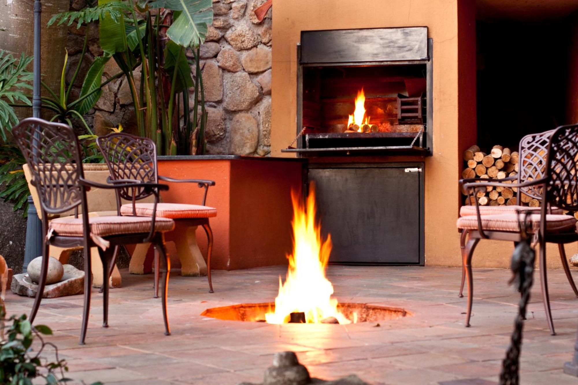 La Roca Guest House Mbombela Exterior photo
