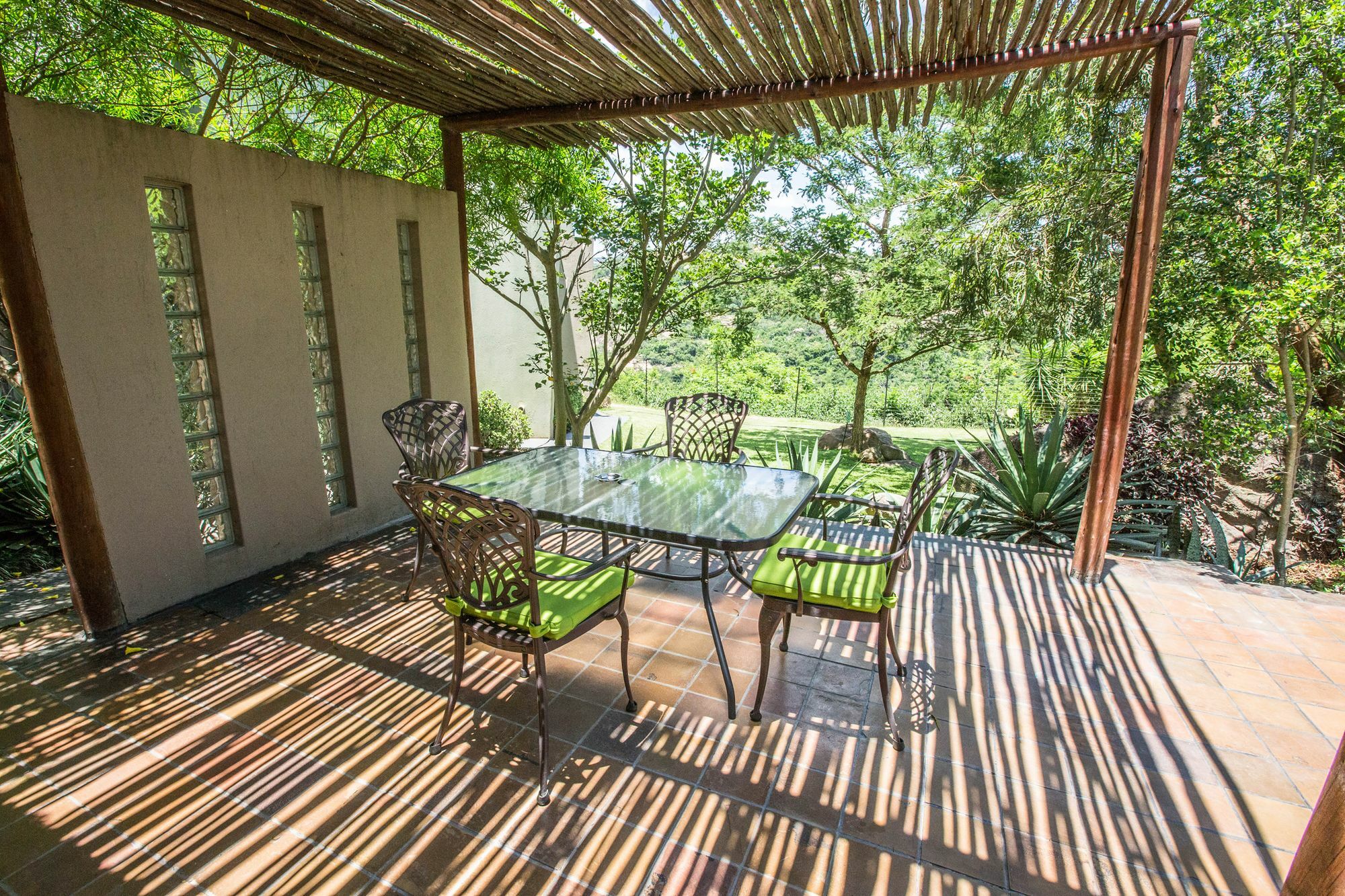 La Roca Guest House Mbombela Exterior photo