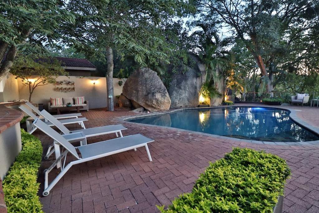 La Roca Guest House Mbombela Exterior photo